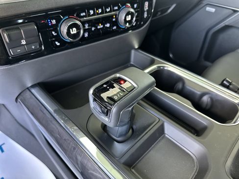 Used 2025 Chevrolet Silverado 1500 LTZ w/ LTZ Premium Package AWD/4WD image 16