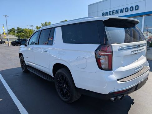Used 2021 Chevrolet Suburban Premier w/ Premium Package AWD/4WD image 3