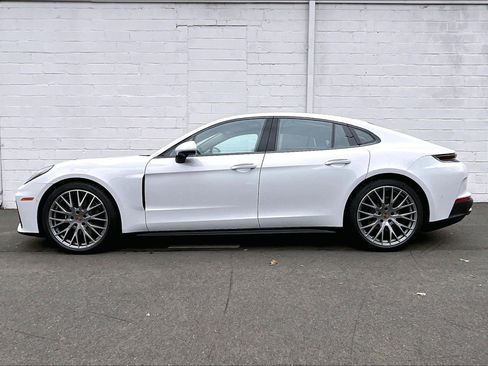 New 2026 Porsche Panamera 4 image 2
