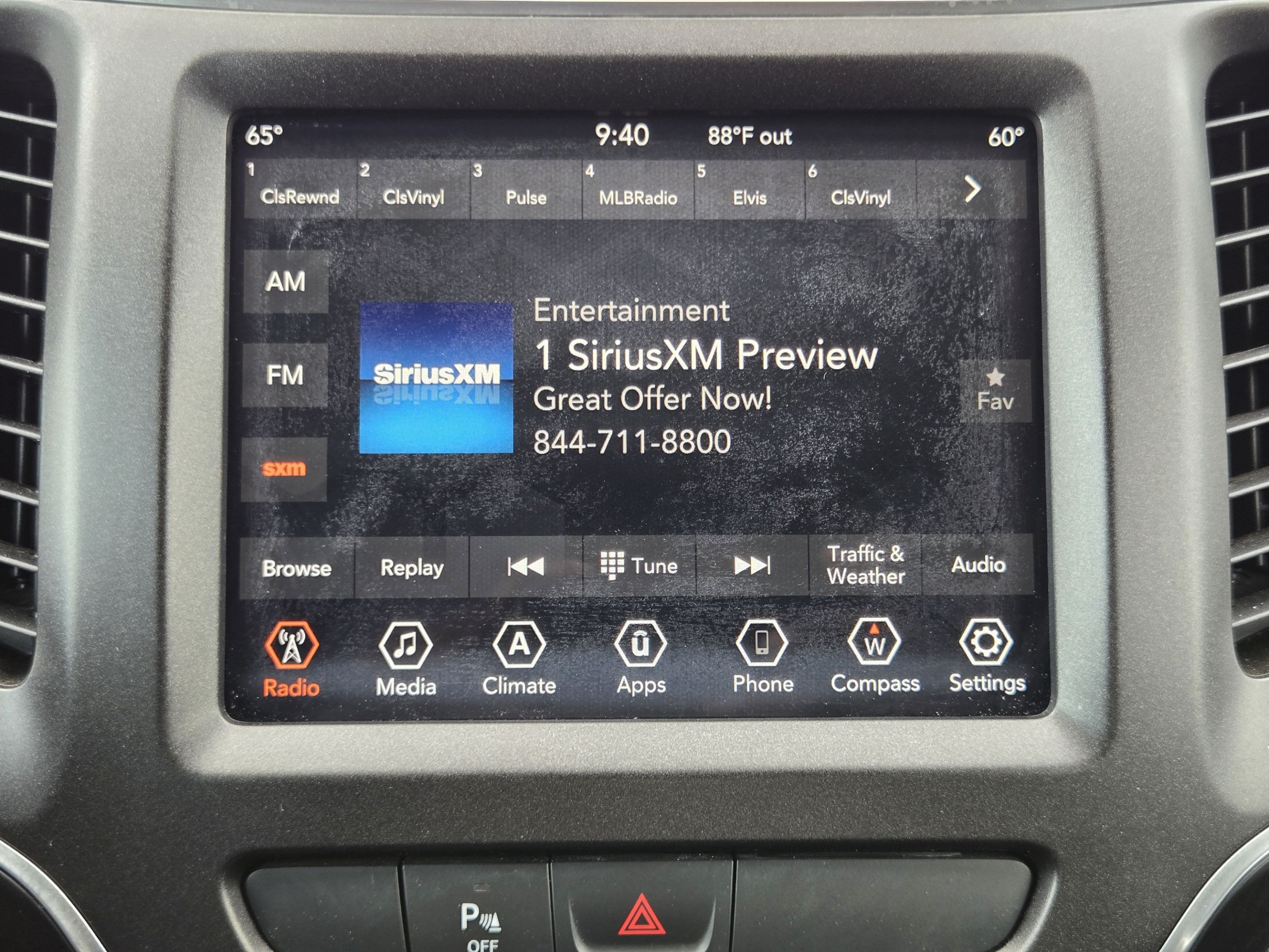 Used 2019 Jeep Cherokee Trailhawk AWD/4WD image 12