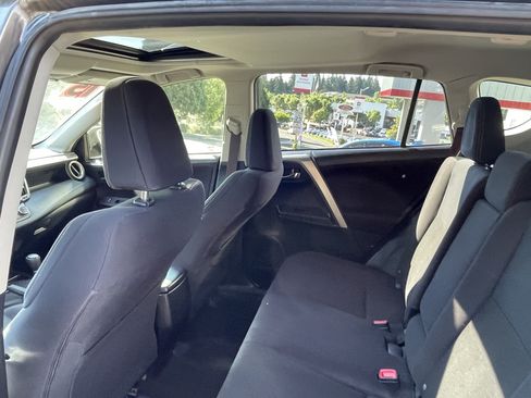 Used 2015 Toyota RAV4 XLE AWD/4WD image 12