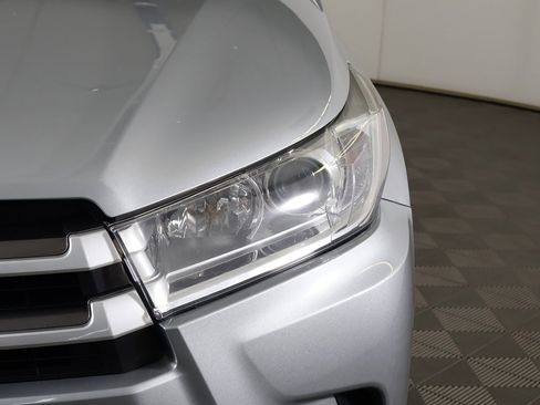 Used 2017 Toyota Highlander XLE image 16