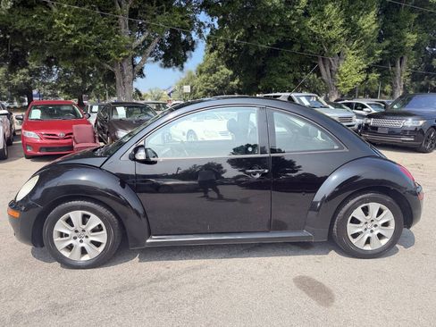 Used 2009 Volkswagen Beetle Coupe FWD image 8