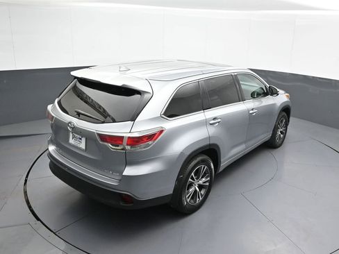 Certified 2016 Toyota Highlander XLE AWD/4WD image 40