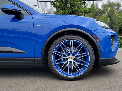 New 2026 Porsche Macan 4 Electric AWD/4WD image 11