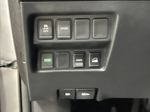 Used 2016 Nissan Rogue SV AWD/4WD image 14