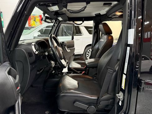 Used 2015 Jeep Wrangler Unlimited Sahara w/ Quic Order Package 23X image 10