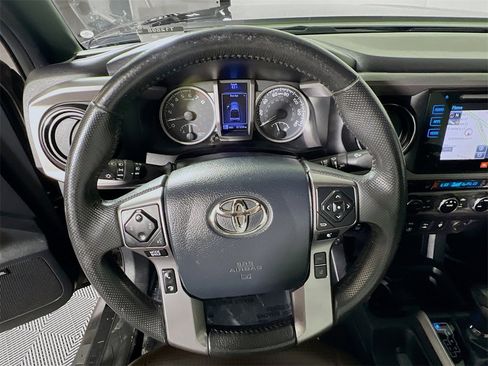 Certified 2018 Toyota Tacoma Limited image 11