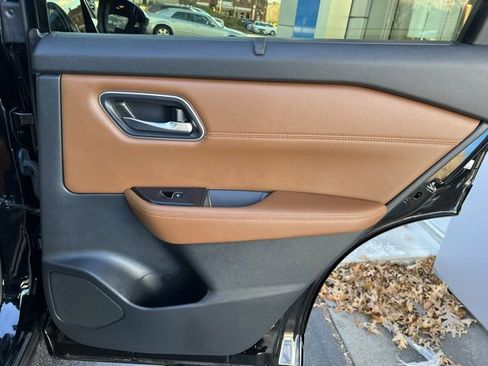 Used 2024 Nissan Rogue Platinum w/ Platinum Premium Package image 21