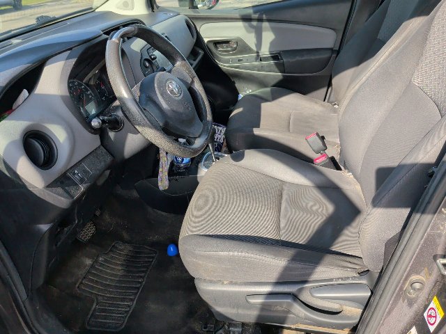 Used 2015 Toyota Yaris L FWD image 5
