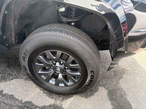 Used 2023 Toyota Tacoma SR5 AWD/4WD image 4