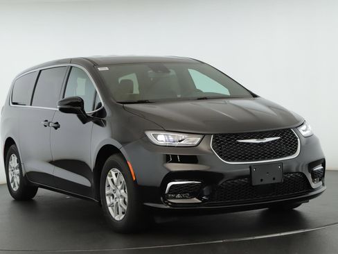 New 2026 Chrysler Pacifica Select image 1