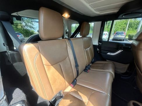 Used 2014 Jeep Wrangler Unlimited Sahara w/ Max Tow Package AWD/4WD image 32
