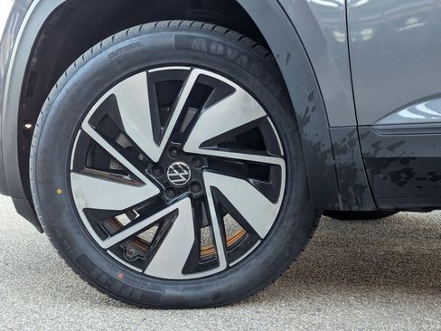 Used 2025 Volkswagen Atlas SE FWD image 31