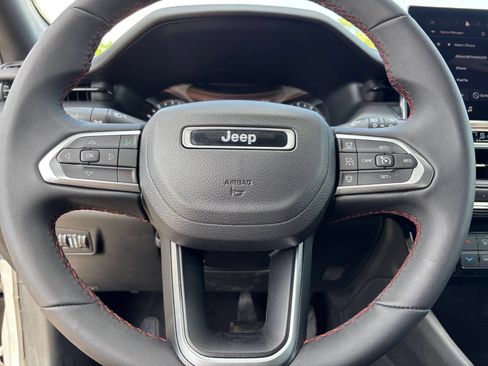 Used 2025 Jeep Compass Trailhawk AWD/4WD image 28