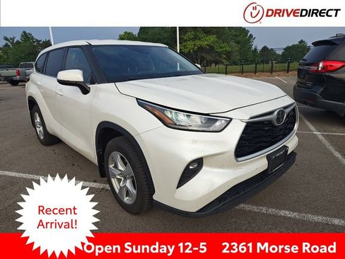 Used 2020 Toyota Highlander LE FWD image 1