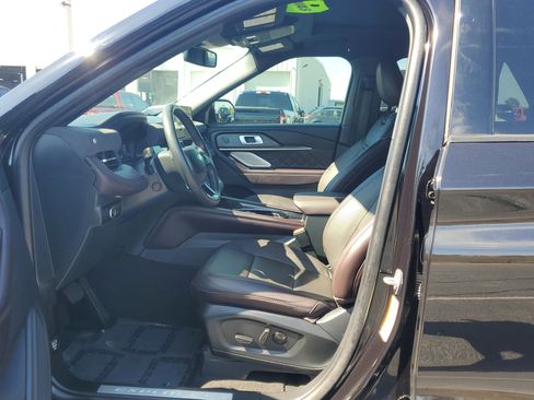 Certified 2025 Ford Explorer Platinum w/ Ultimate Package image 22