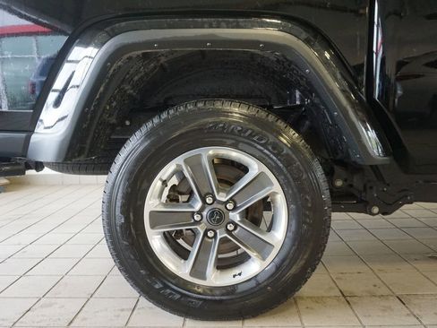 Used 2024 Jeep Gladiator Sport w/ Premium Package AWD/4WD image 29