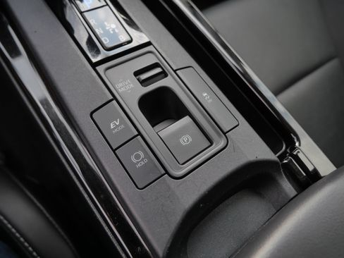 Certified 2025 Toyota Prius XLE FWD image 35