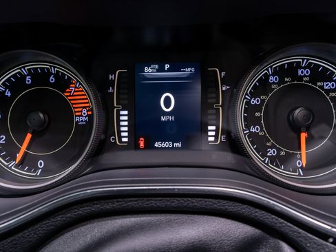 Used 2019 Jeep Cherokee Latitude Plus w/ Cold Weather Group image 24