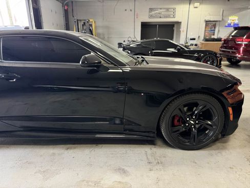 Used 2019 Chevrolet Camaro LT RWD image 3