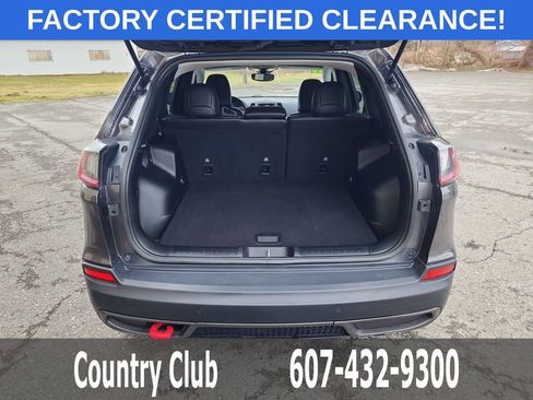 Used 2021 Jeep Cherokee Trailhawk AWD/4WD image 27