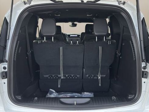 New 2026 Chrysler Pacifica Select FWD image 33