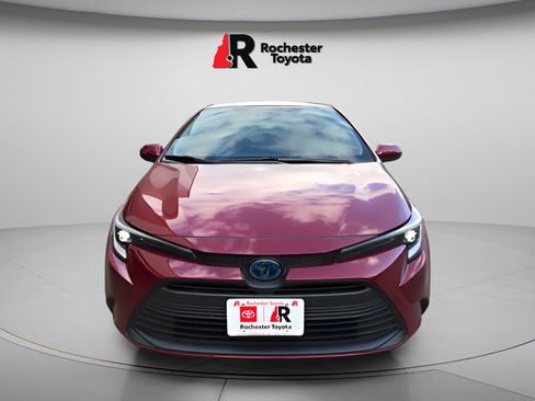 Used 2025 Toyota Corolla LE FWD image 2