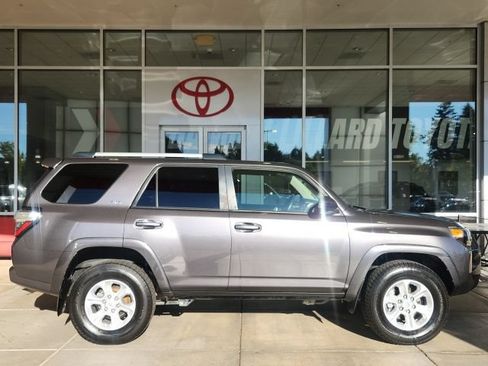 Used 2021 Toyota 4Runner SR5 AWD/4WD image 3