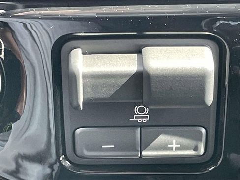 Used 2024 Chevrolet Silverado 1500 ZR2 w/ Technology Package image 23