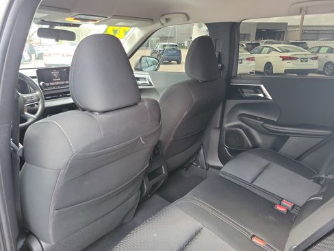 Used 2022 Mitsubishi Outlander ES image 10