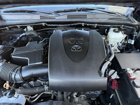 Used 2022 Toyota Tacoma TRD Off-Road w/ Technology Package image 35