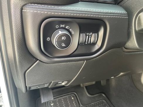 Used 2025 RAM 3500 Limited AWD/4WD image 28