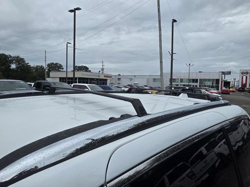 Used 2019 Chrysler Pacifica Touring-L FWD image 31