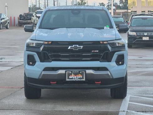 Used 2025 Chevrolet Colorado Z71 w/ Technology Package AWD/4WD image 9