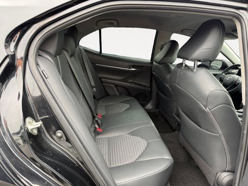 Used 2019 Toyota Camry SE FWD image 18