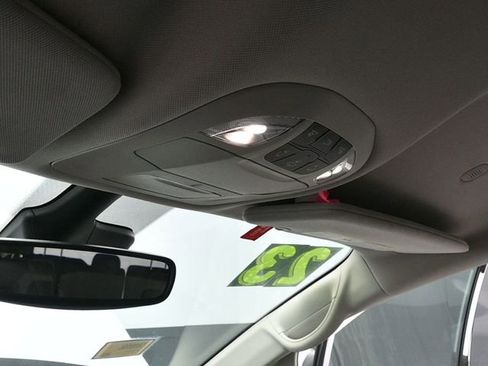 Used 2023 Chrysler Pacifica Touring-L image 19