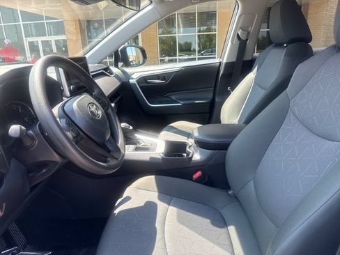 Used 2025 Toyota RAV4 XLE FWD image 8