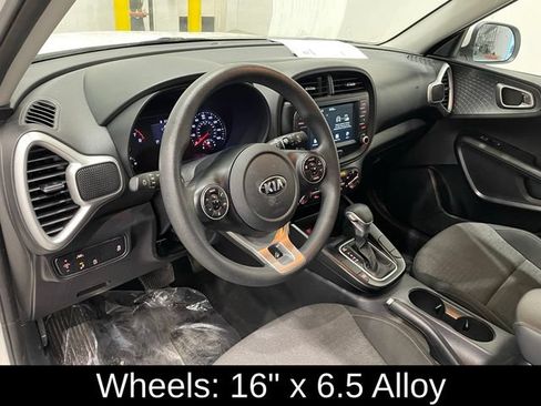 Used 2020 Kia Soul S FWD image 19