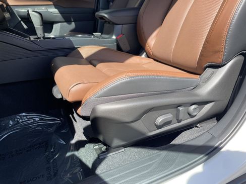 Certified 2026 Subaru Outback Touring XT AWD/4WD image 4