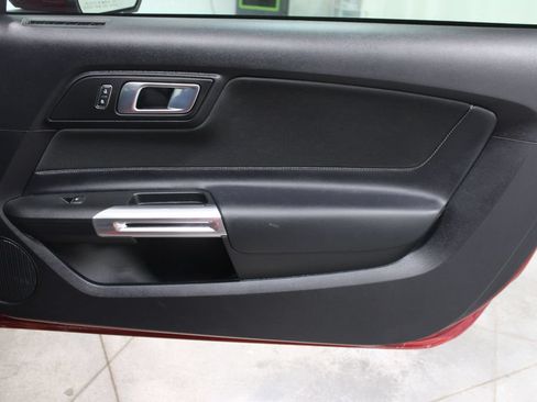Used 2018 Ford Mustang Coupe RWD image 29