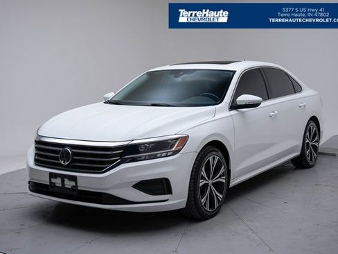 Used 2021 Volkswagen Passat 2.0T SE image 1