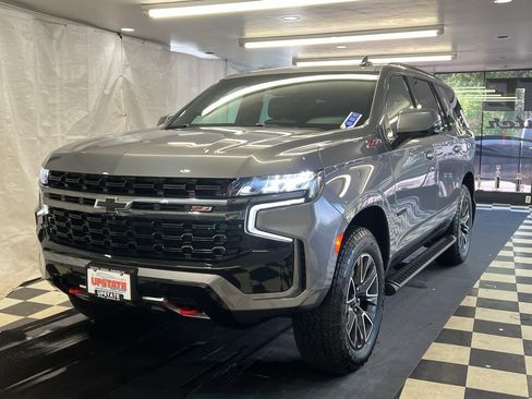 Used 2021 Chevrolet Tahoe Z71 w/ Luxury Package AWD/4WD image 3