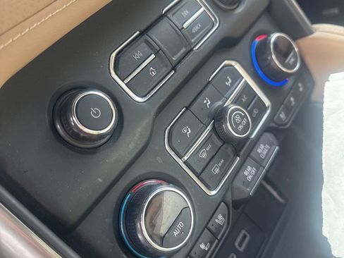 Used 2021 Chevrolet Tahoe Premier w/ Premium Package image 18