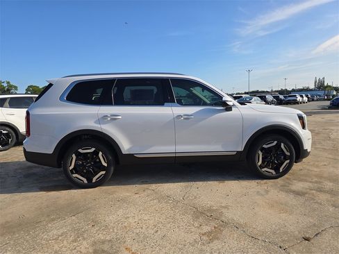 New 2025 Kia Telluride S image 9
