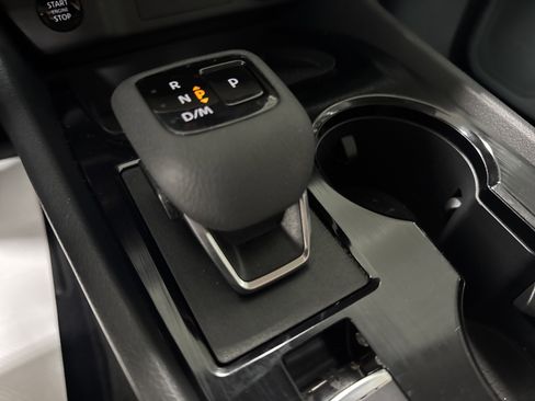 Used 2025 Nissan Rogue SV image 24