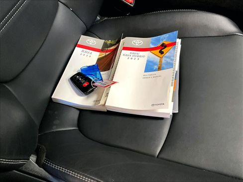 Used 2023 Toyota RAV4 XLE Premium image 31