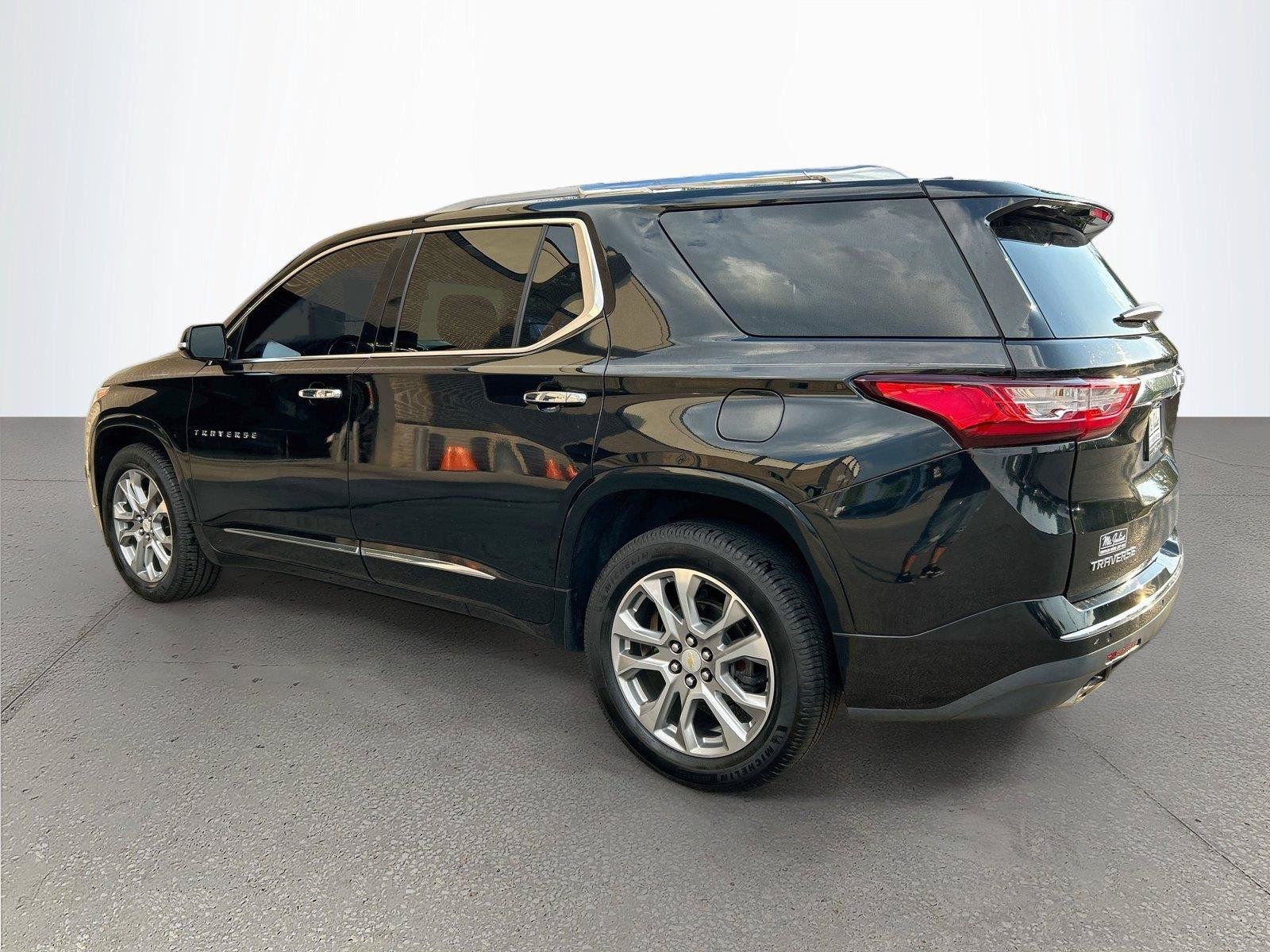 Used 2019 Chevrolet Traverse Premier w/ Driver Confidence II Package FWD image 6