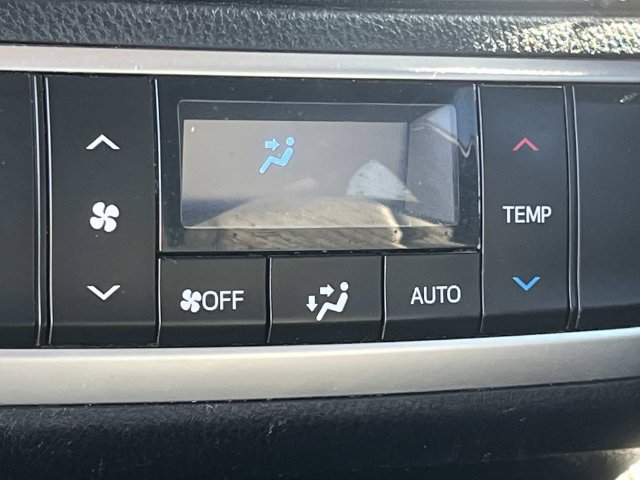 Used 2018 Toyota Highlander XLE AWD/4WD image 18