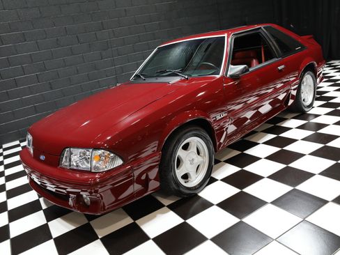 Used 1990 Ford Mustang GT RWD image 8